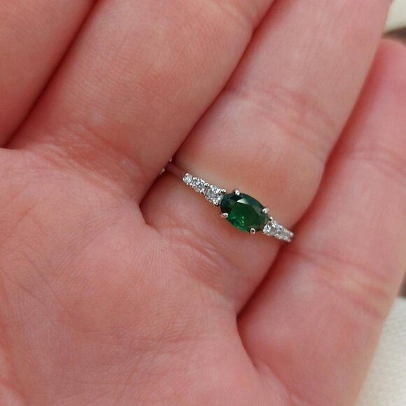 925 Sterling Silver Green Oval CZ ring - Picture 5 of 10